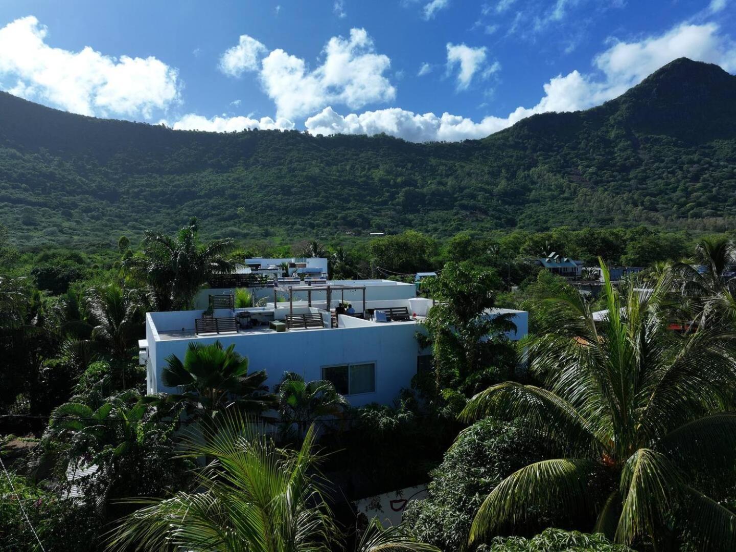 Loukaz -Entire Rental Units W Panoramic Rooftop Coteau Raffin Bagian luar foto