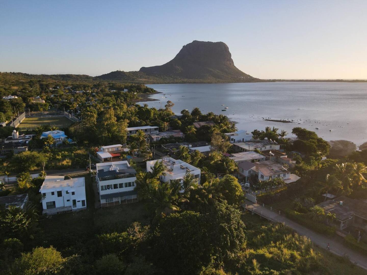 Loukaz -Entire Rental Units W Panoramic Rooftop Coteau Raffin Bagian luar foto