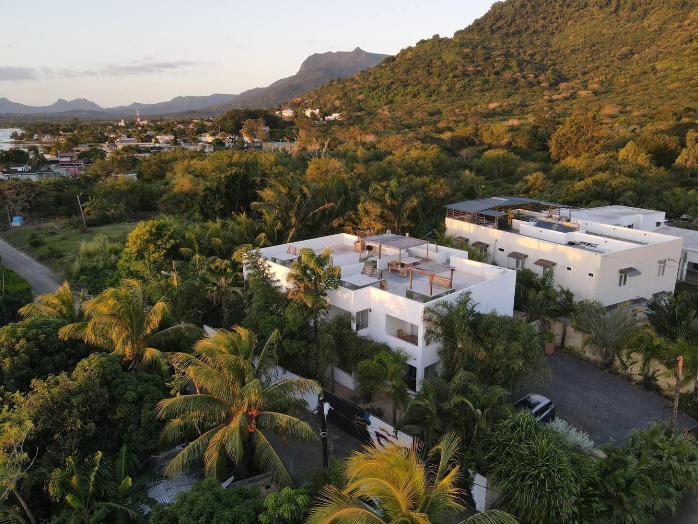 Loukaz -Entire Rental Units W Panoramic Rooftop Coteau Raffin Bagian luar foto