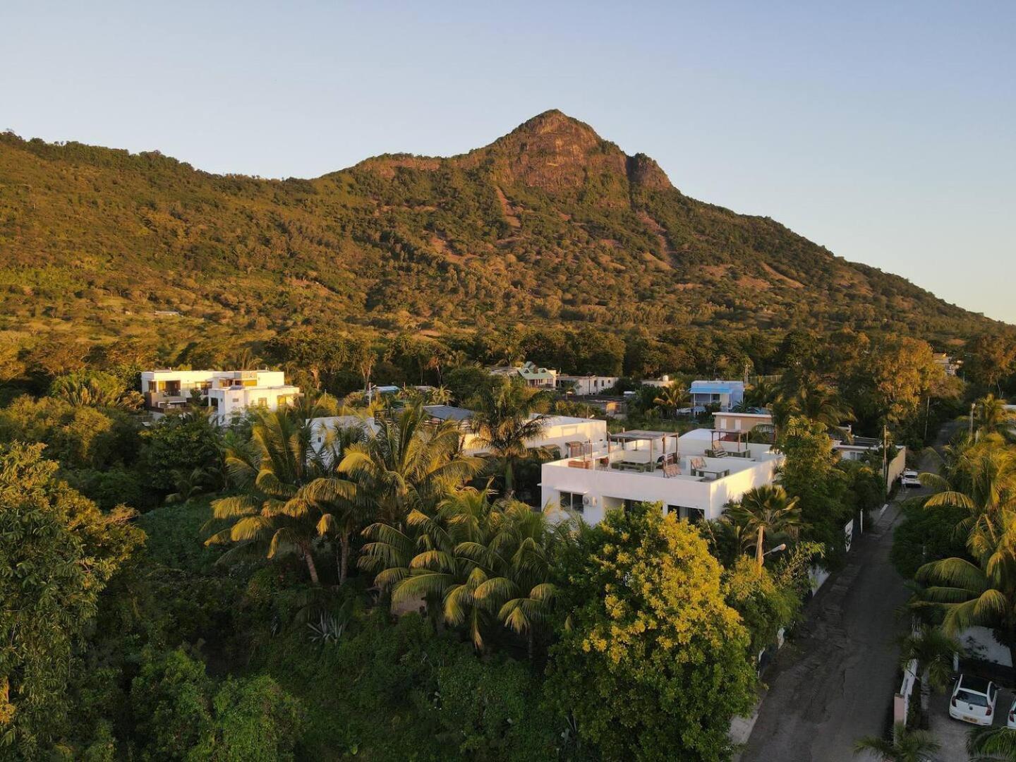 Loukaz -Entire Rental Units W Panoramic Rooftop Coteau Raffin Bagian luar foto