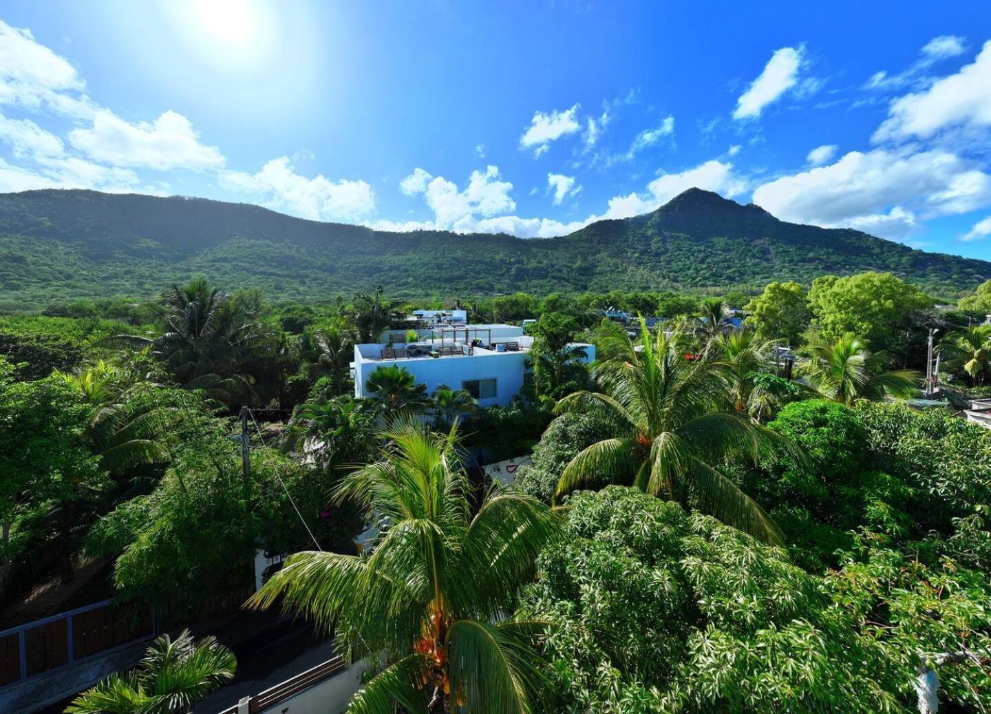 Loukaz -Entire Rental Units W Panoramic Rooftop Coteau Raffin Bagian luar foto